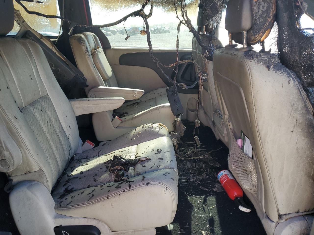 2013 CHRYSLER Town & Country