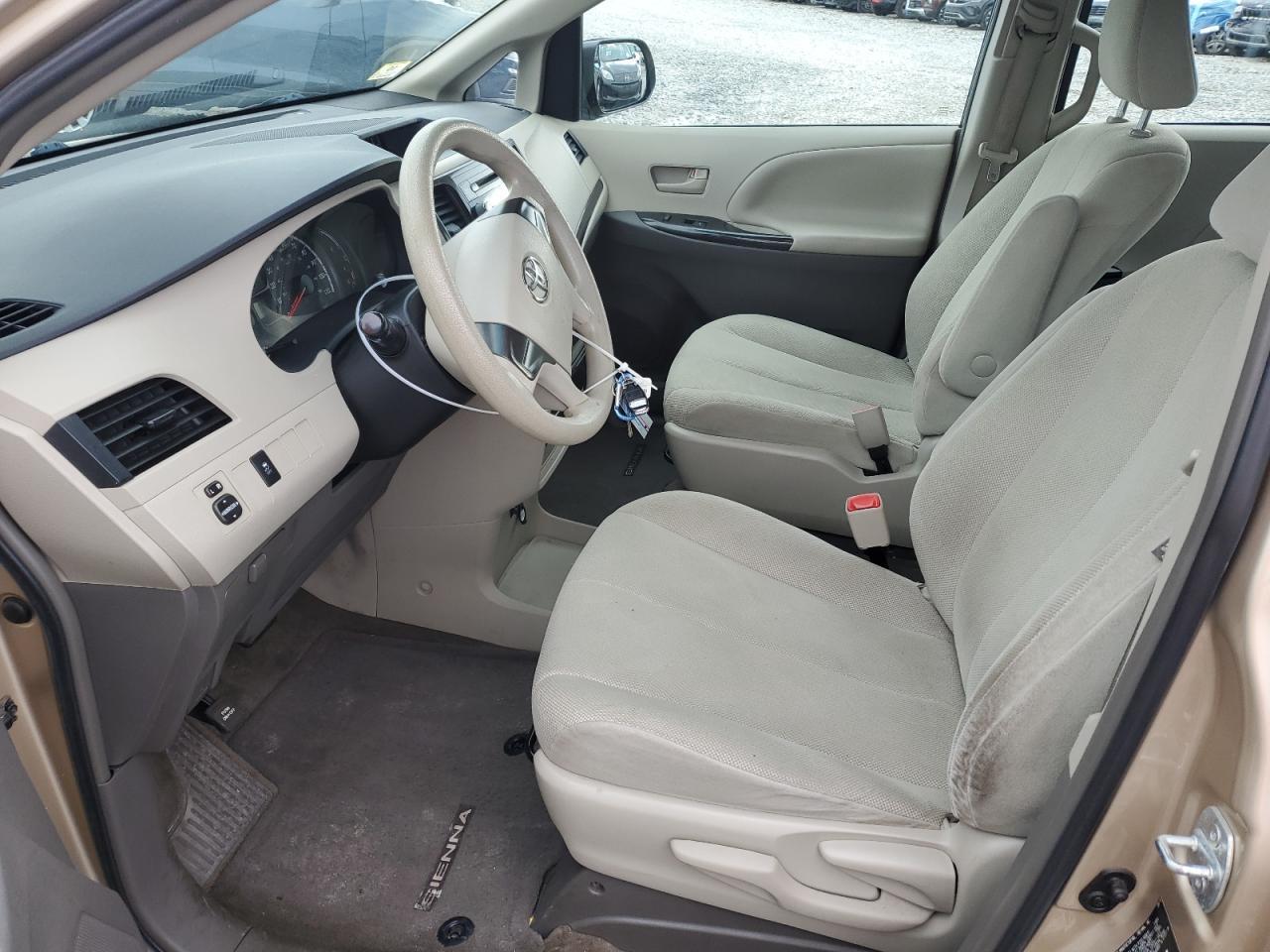 2014 TOYOTA SIENNA