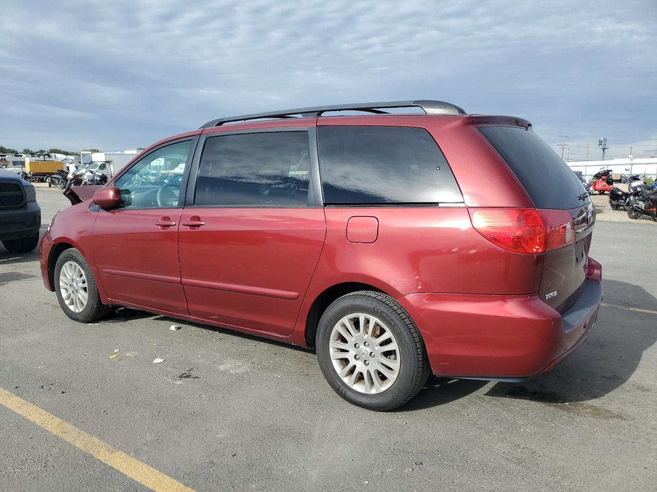 2010 TOYOTA SIENNA