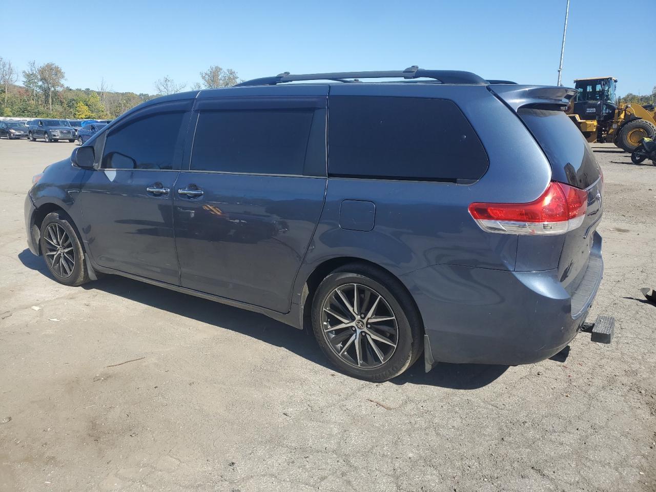 2013 TOYOTA SIENNA
