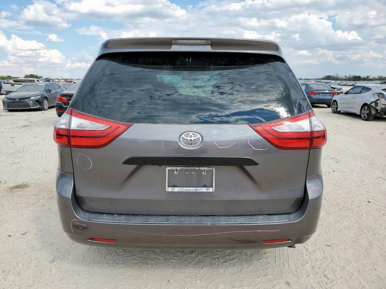 2017 TOYOTA SIENNA