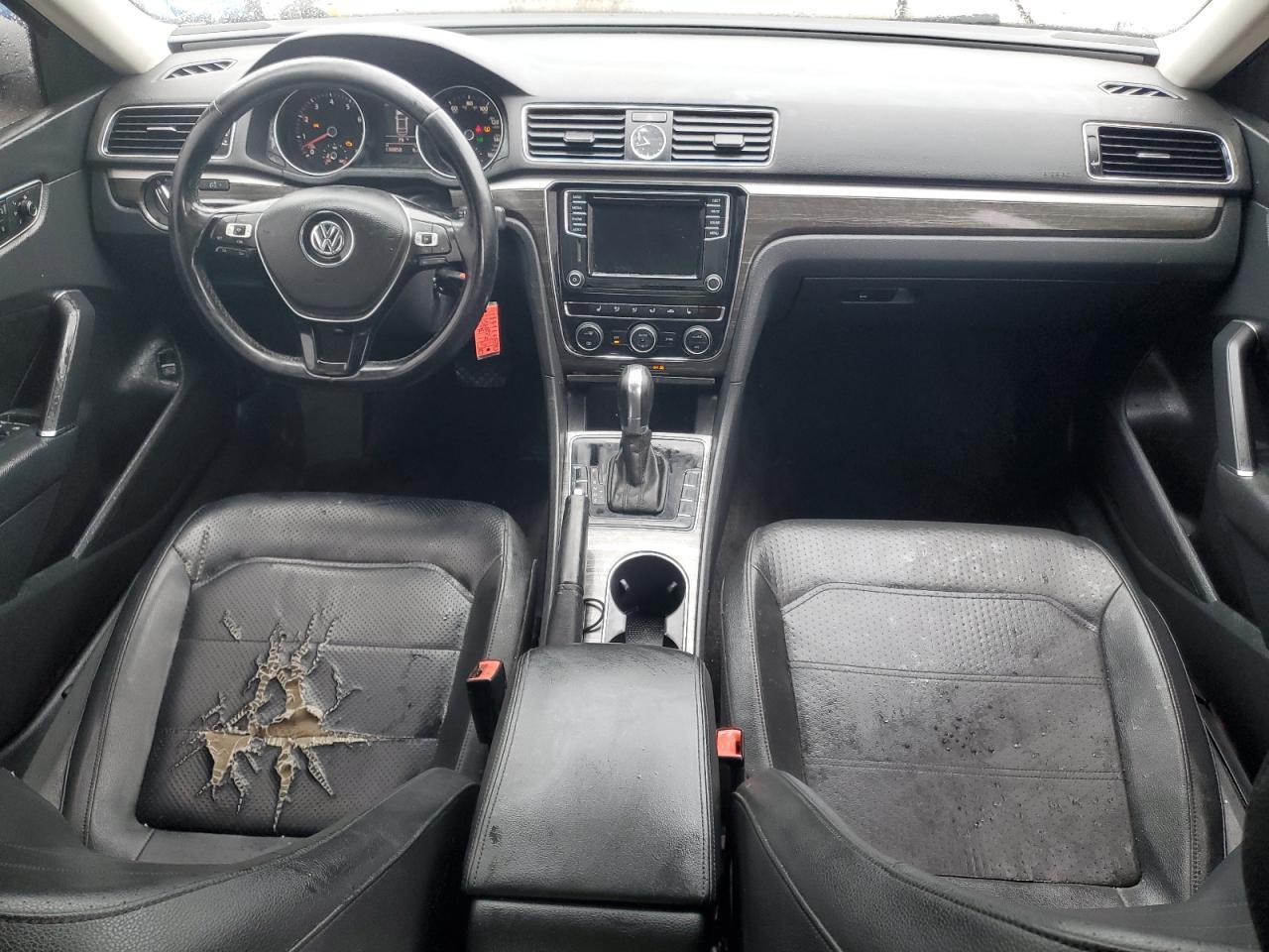 2016 VOLKSWAGEN Passat