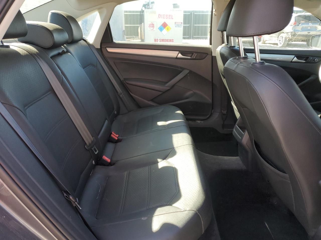 2015 VOLKSWAGEN Passat