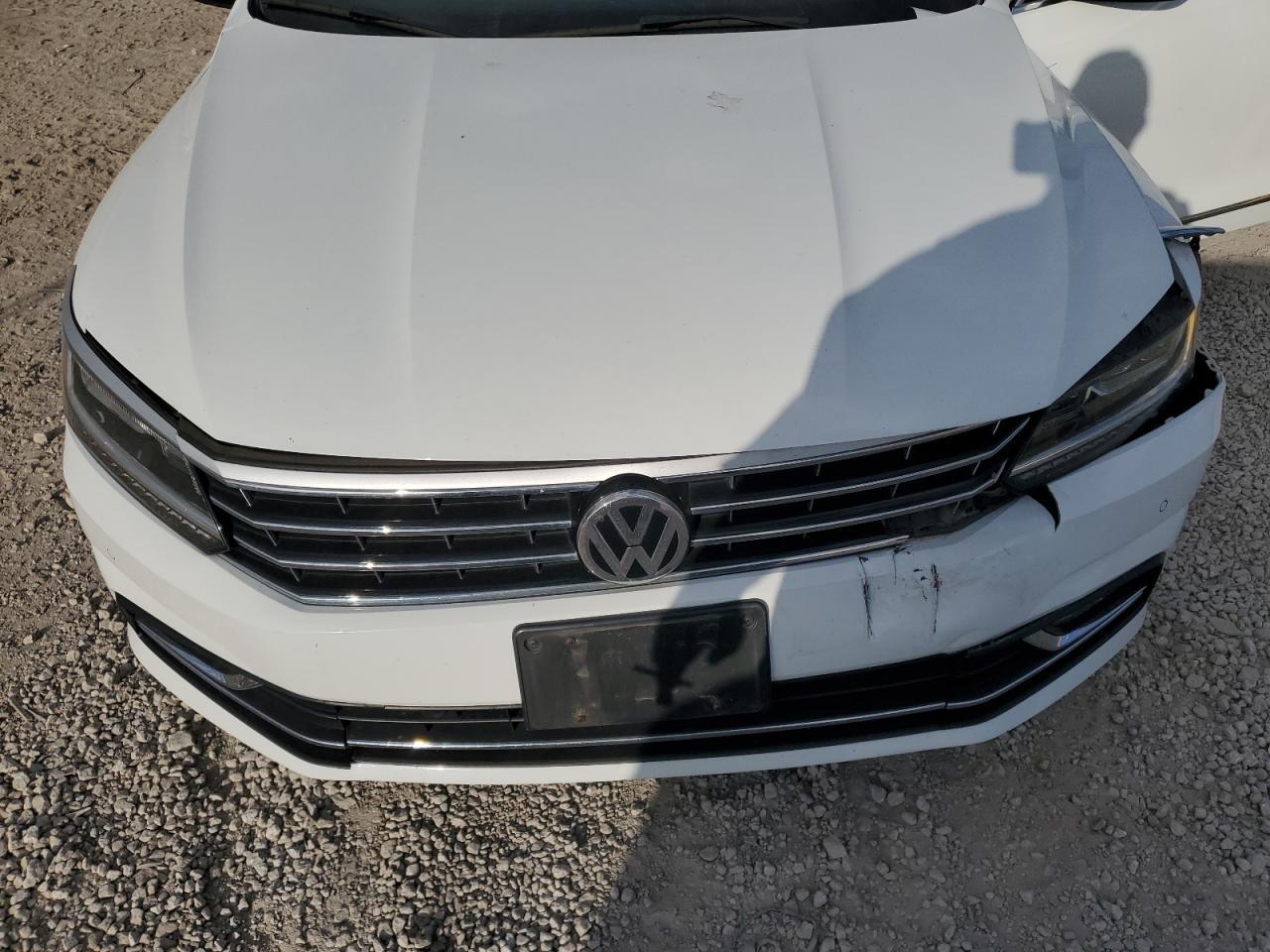 2017 VOLKSWAGEN Passat
