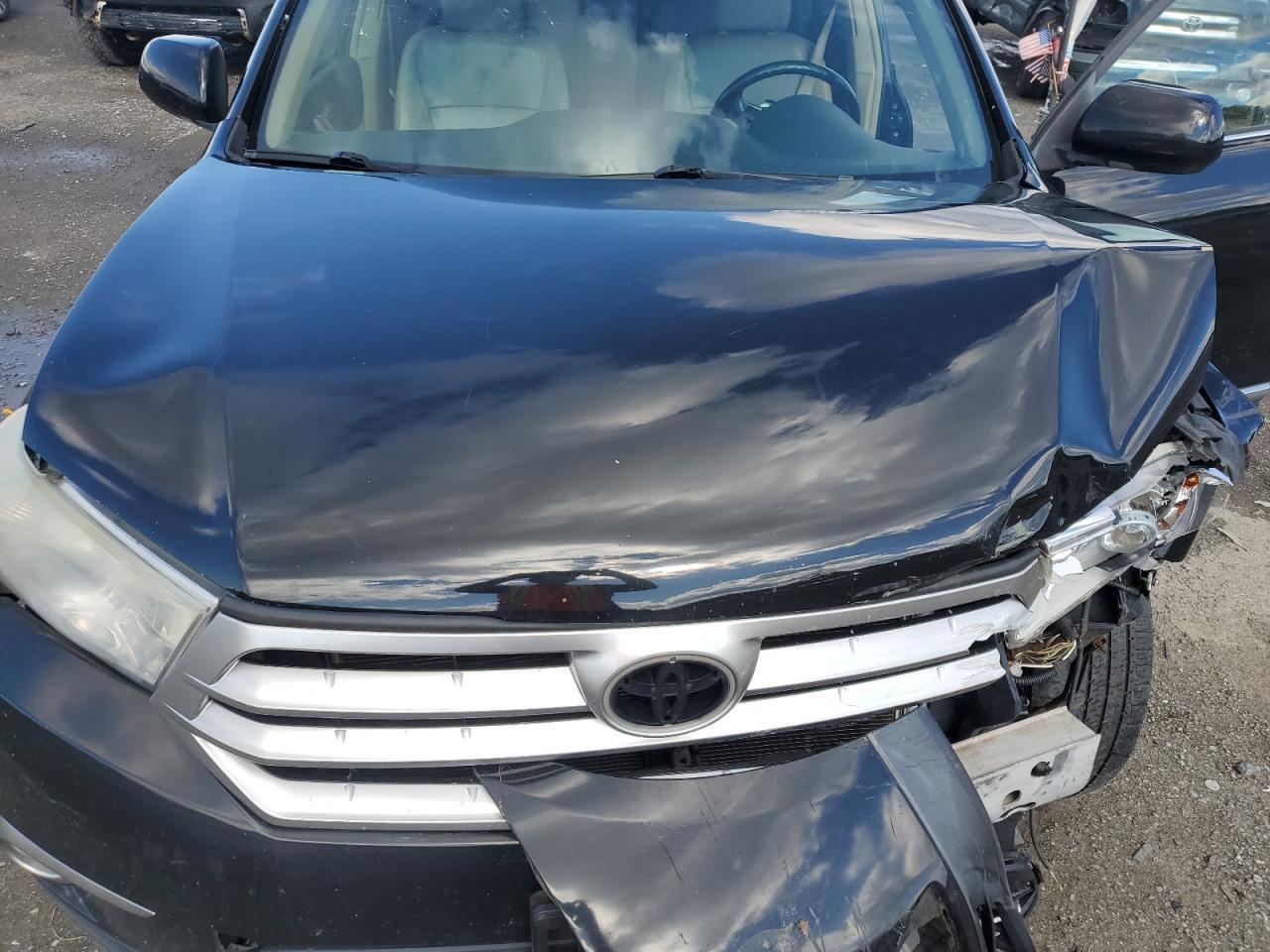 2011 TOYOTA HIGHLANDER