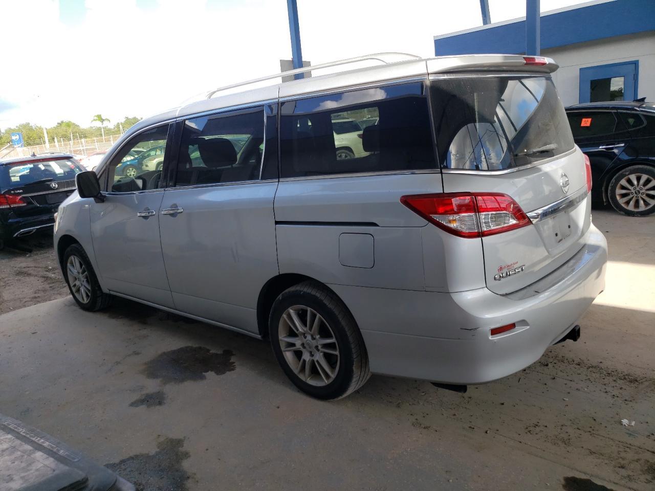 2017 NISSAN Quest