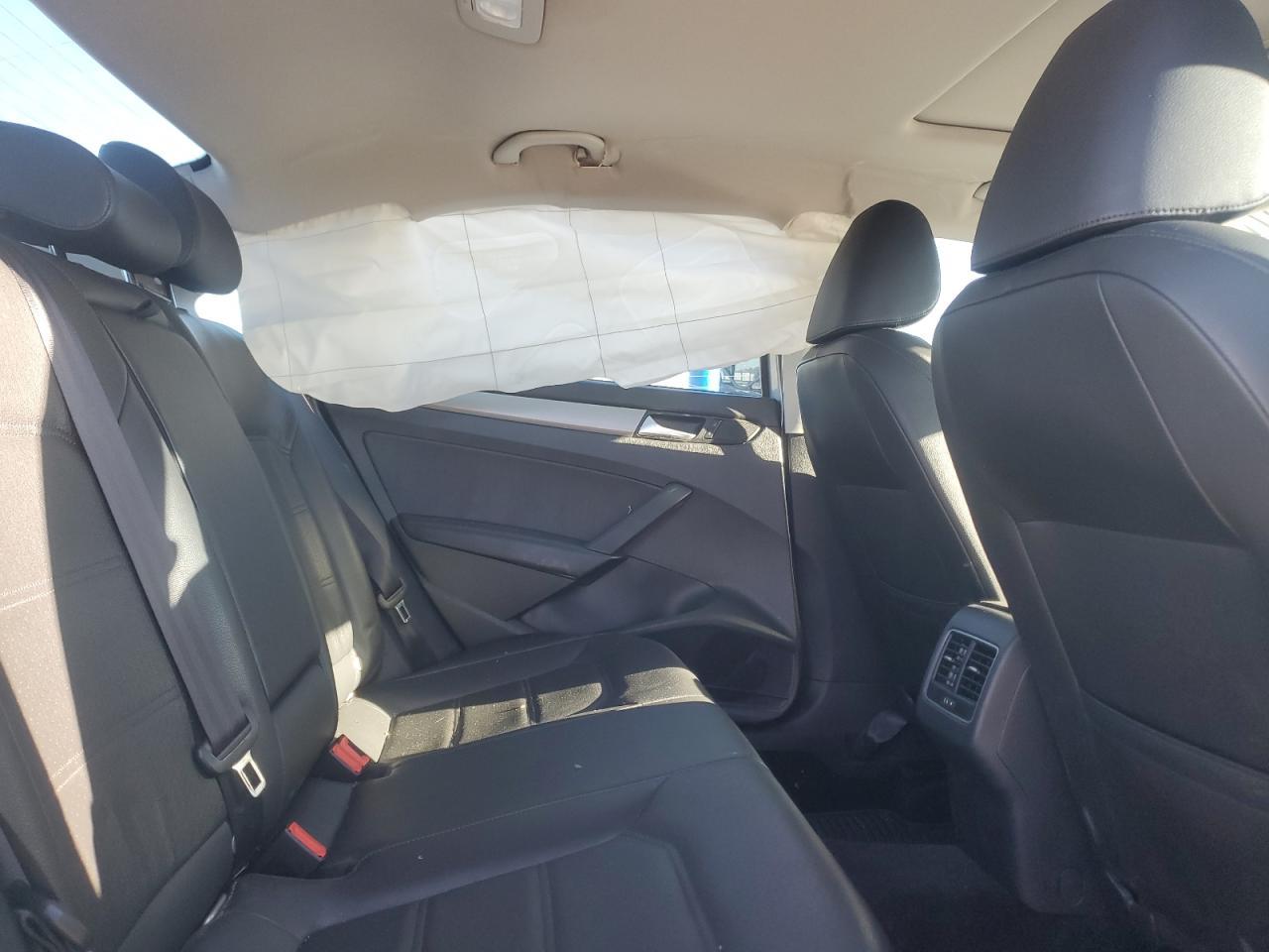 2014 VOLKSWAGEN Passat