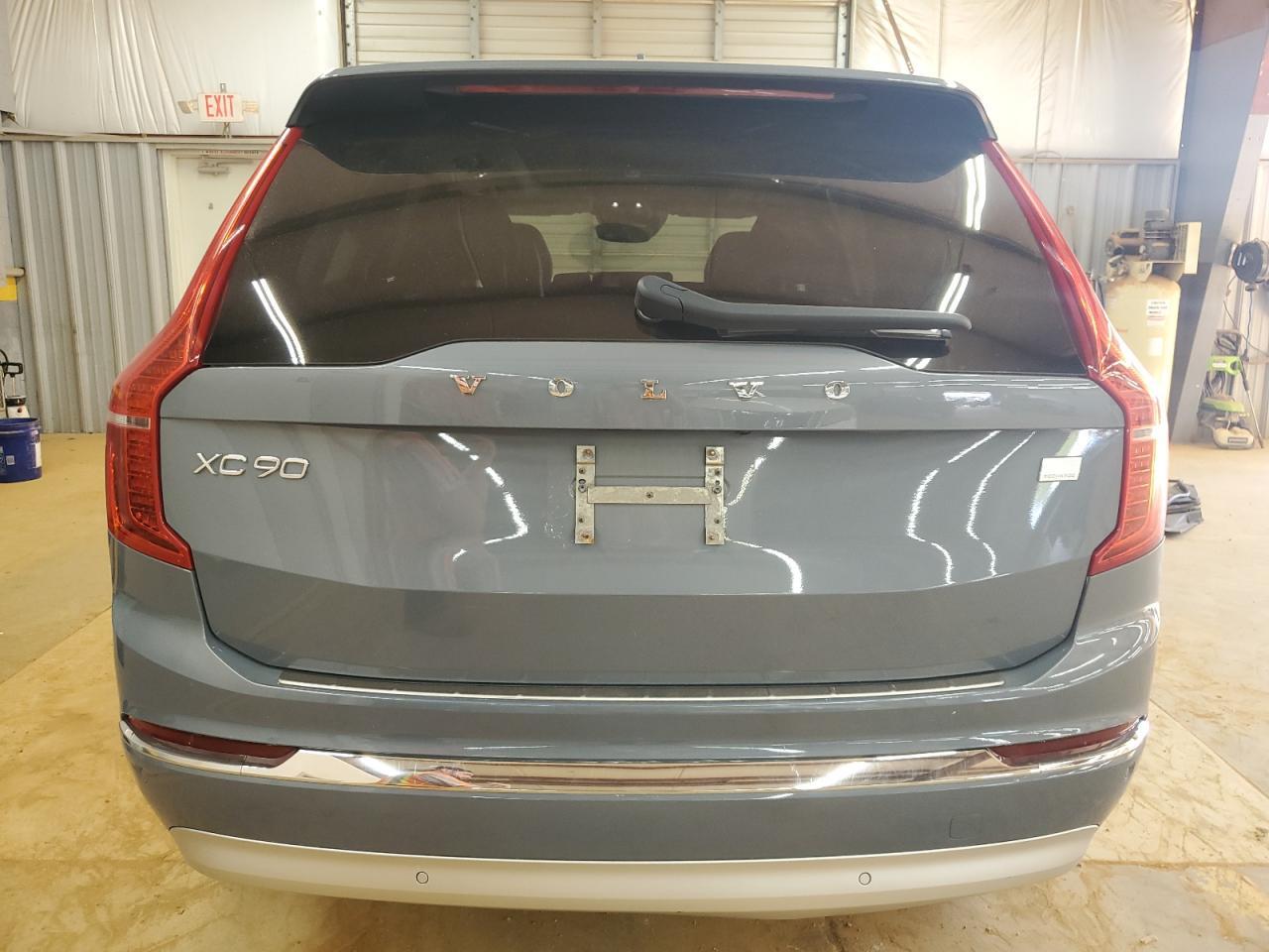 2022 VOLVO XC90