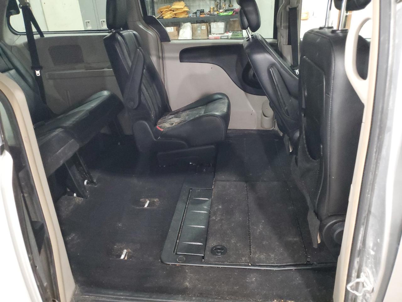 2012 CHRYSLER Town & Country