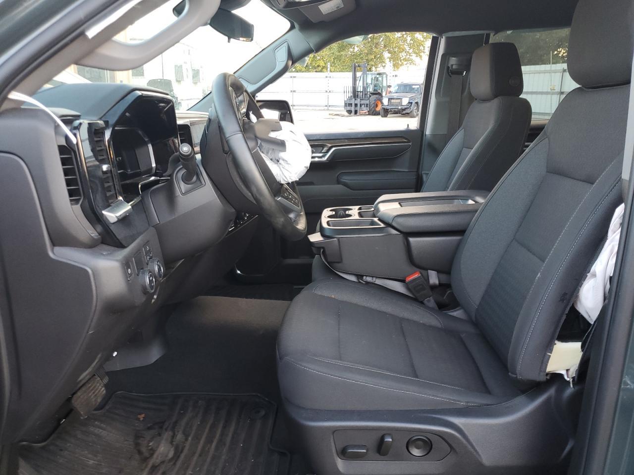 2025 CHEVROLET Silverado