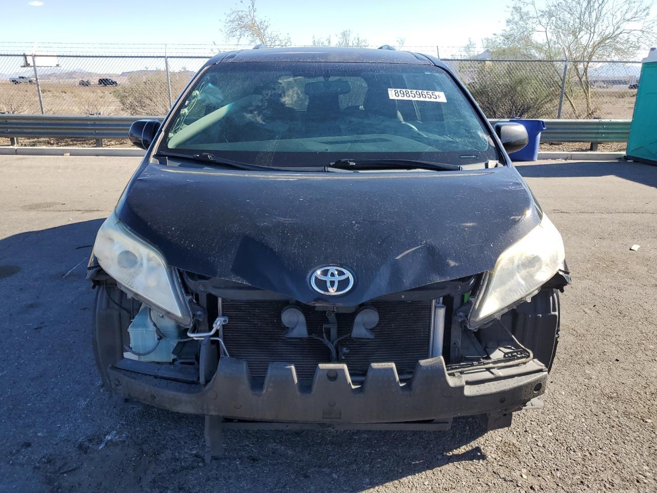 2016 TOYOTA SIENNA