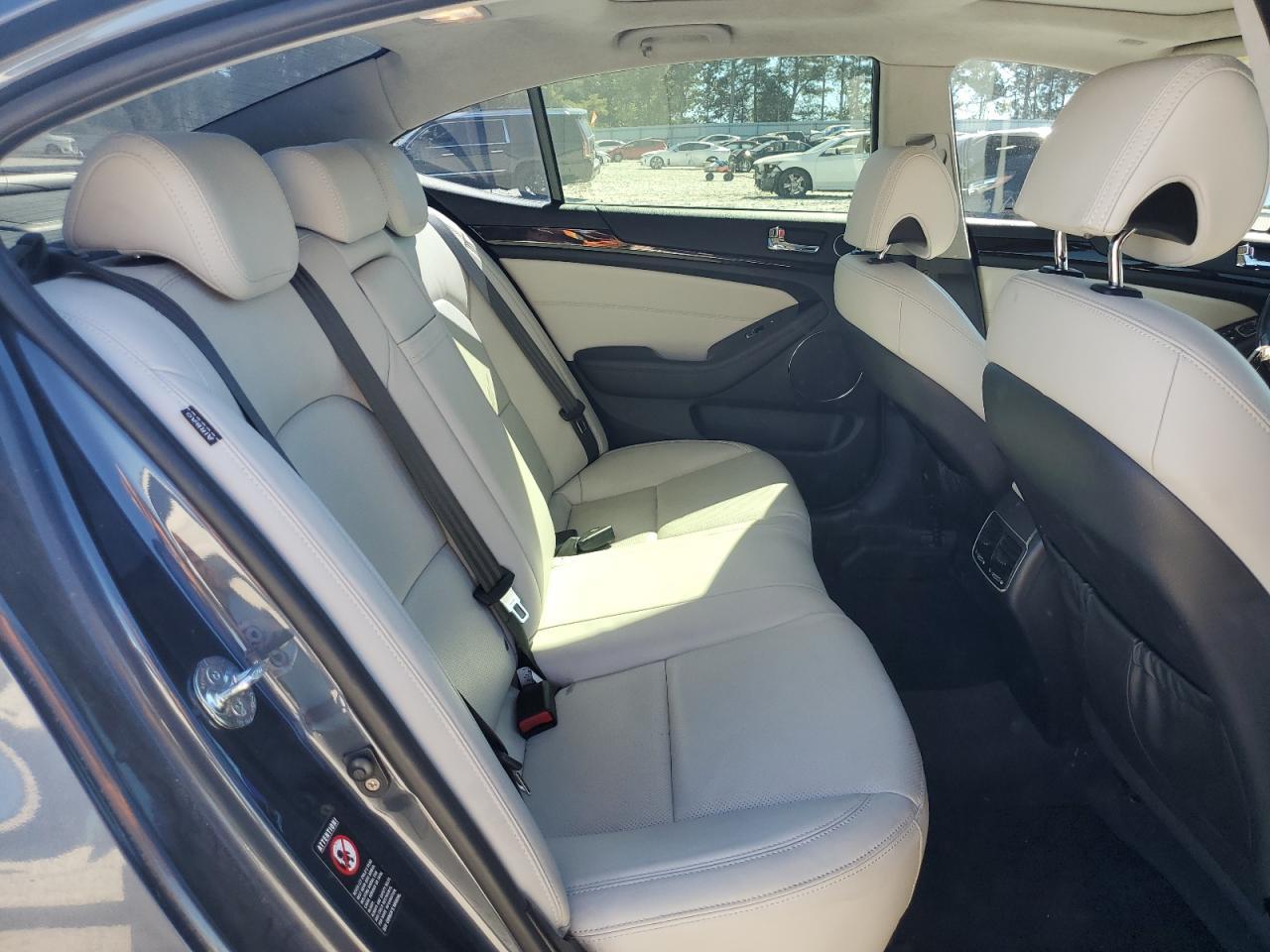 2014 KIA Cadenza