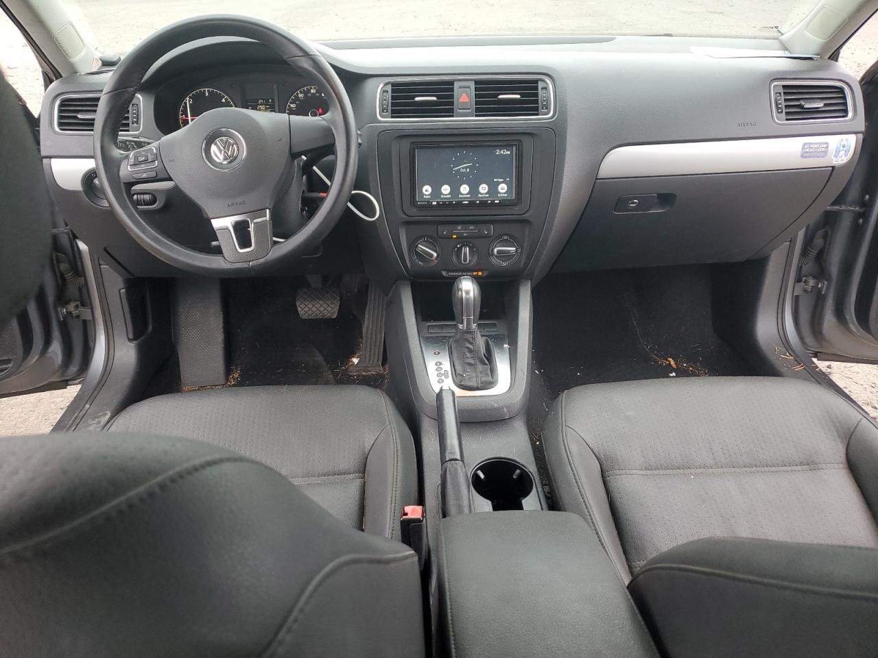 2011 VOLKSWAGEN JETTA