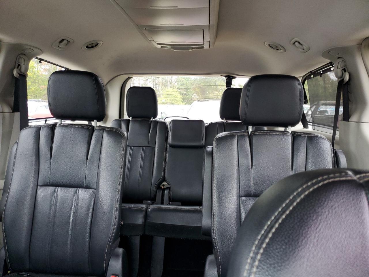 2016 CHRYSLER Town & Country