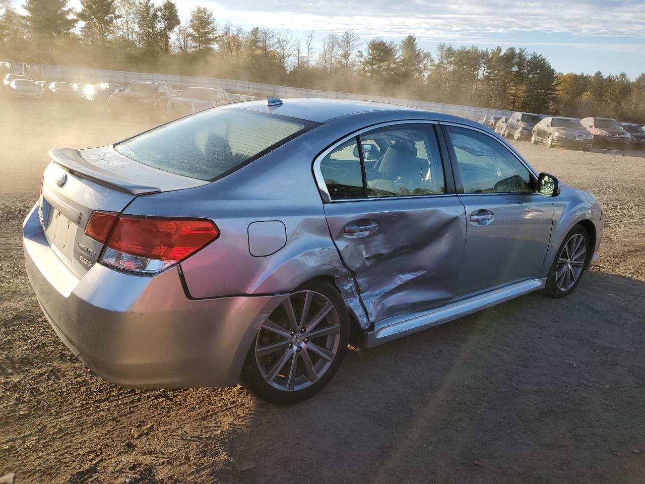 2014 SUBARU Legacy