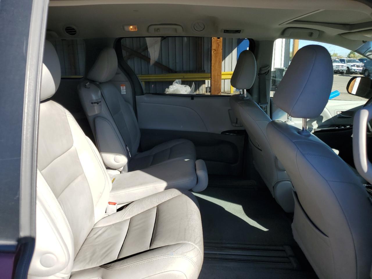 2015 TOYOTA SIENNA