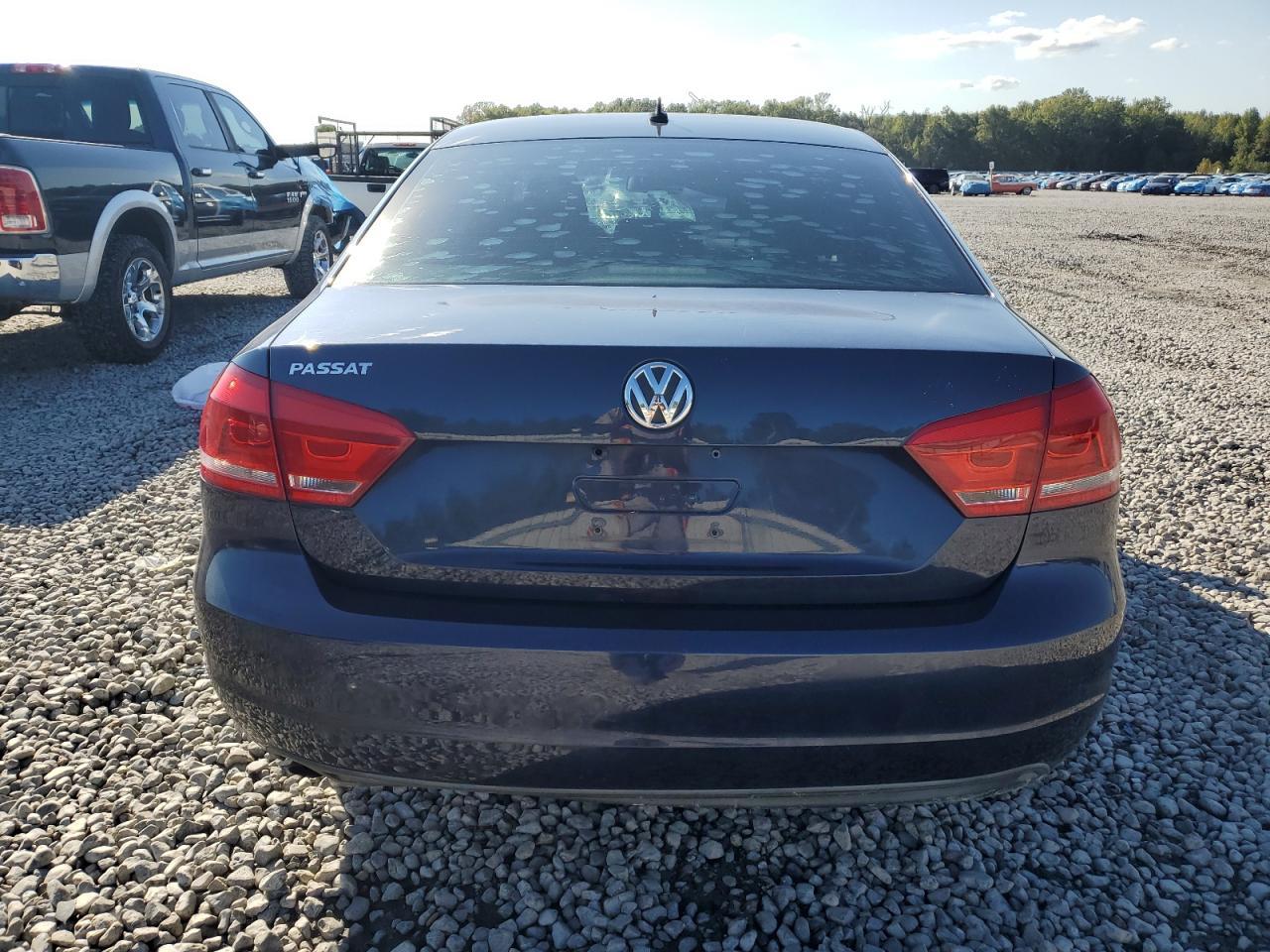 2012 VOLKSWAGEN Passat