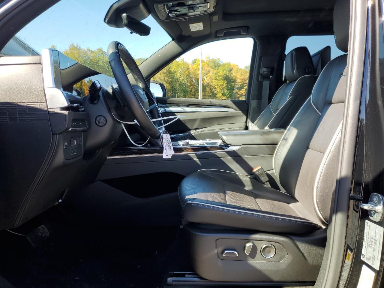 2025 CADILLAC Escalade ESV