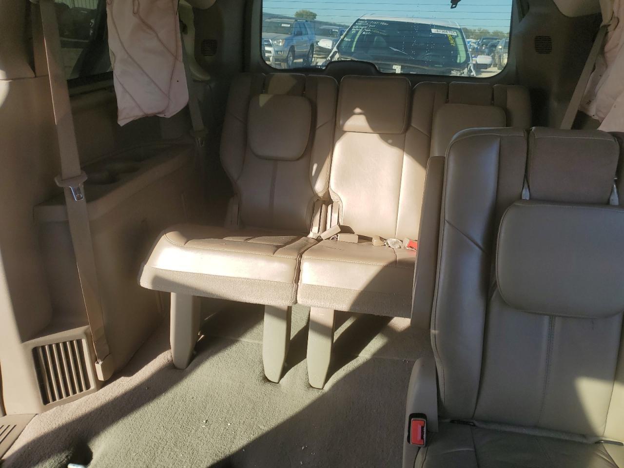 2011 CHRYSLER Town & Country
