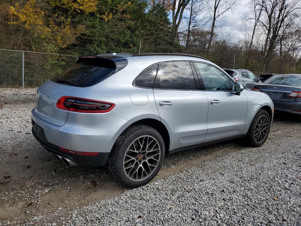 2018 PORSCHE Macan