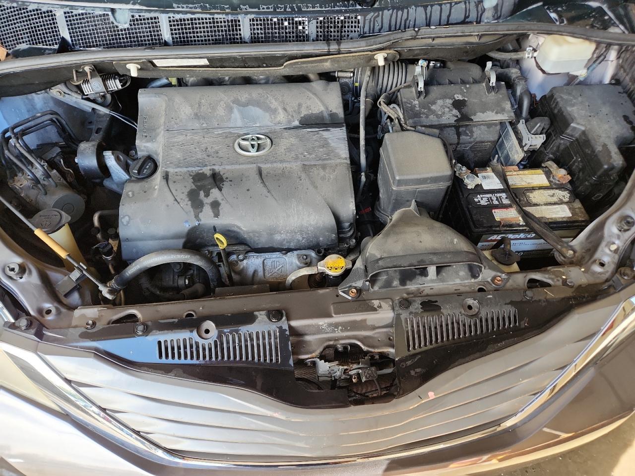 2013 TOYOTA SIENNA