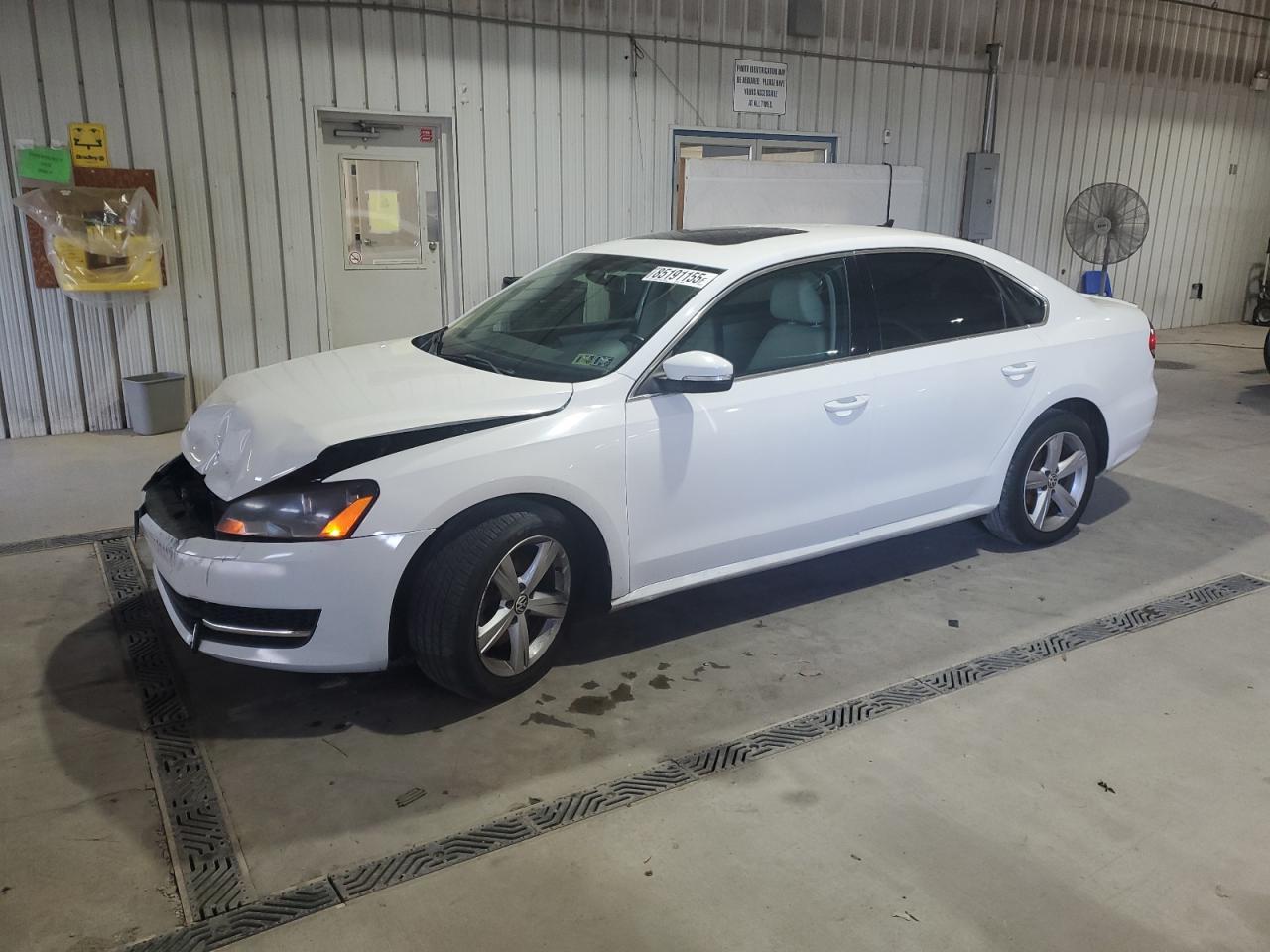2013 VOLKSWAGEN Passat