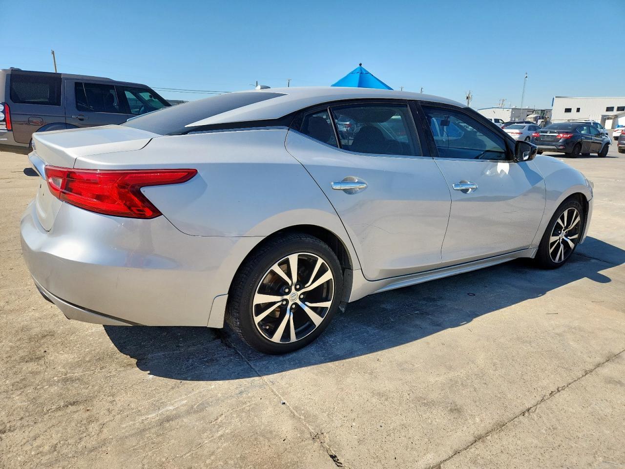 2017 NISSAN Maxima