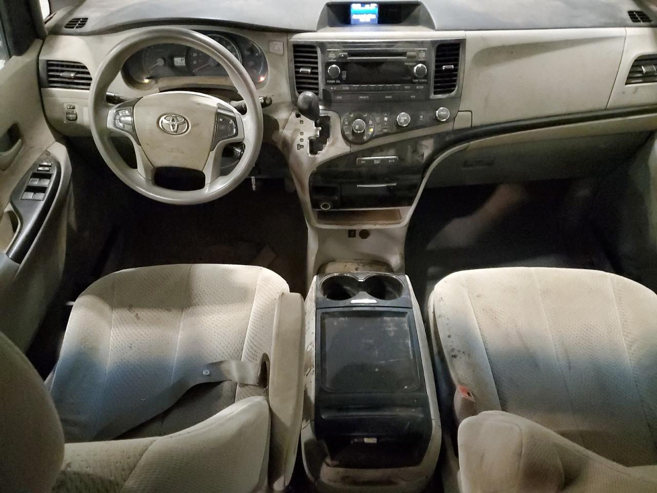 2011 TOYOTA SIENNA