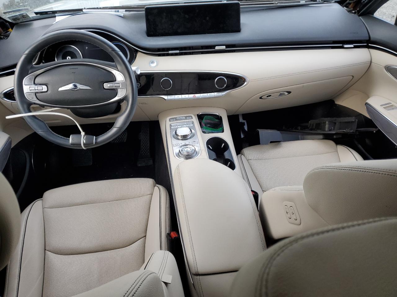 2023 GENESIS GV70