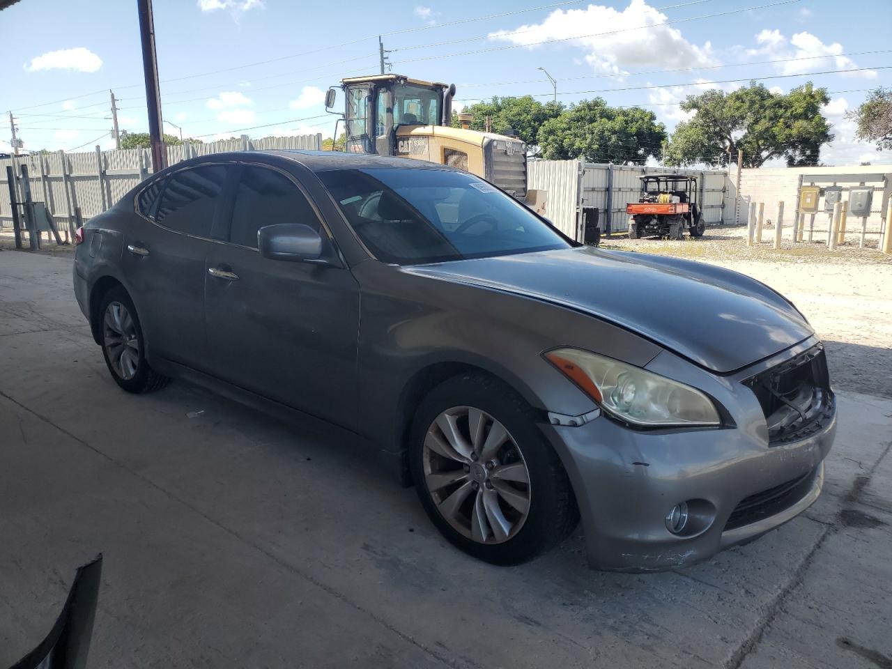 2011 INFINITI M37