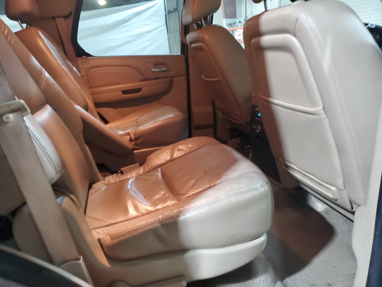 2010 CADILLAC ESCALADE