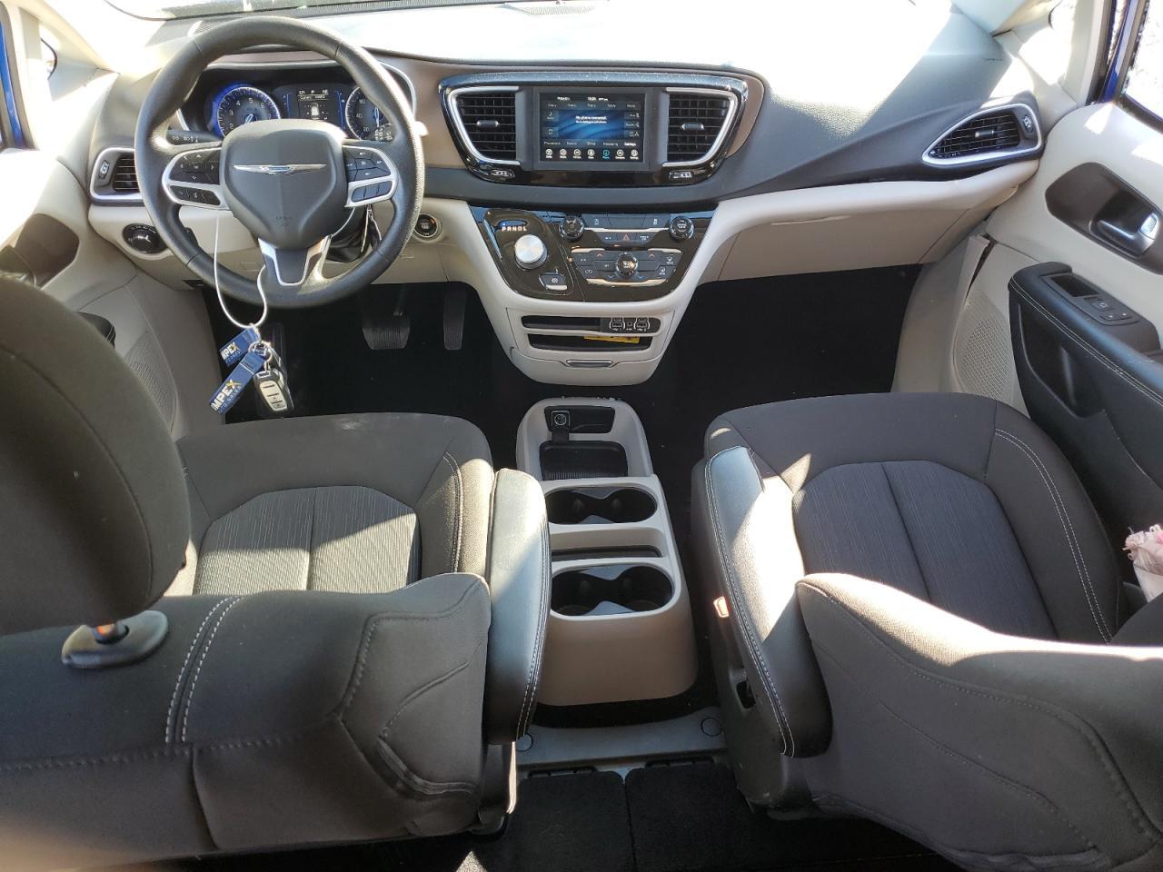 2021 CHRYSLER Voyager