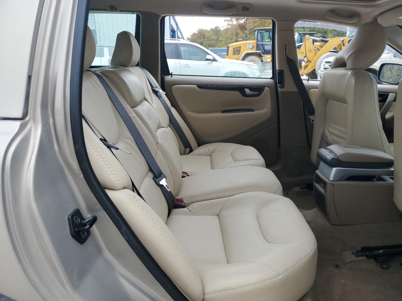 2002 VOLVO V70