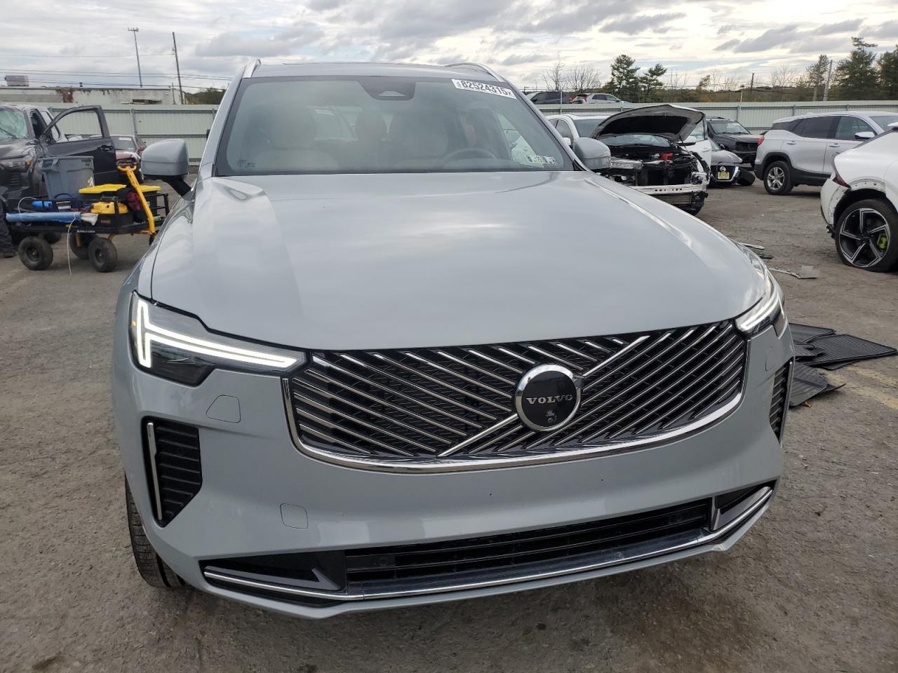 2025 VOLVO XC90