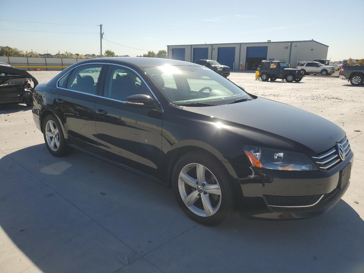 2012 VOLKSWAGEN Passat