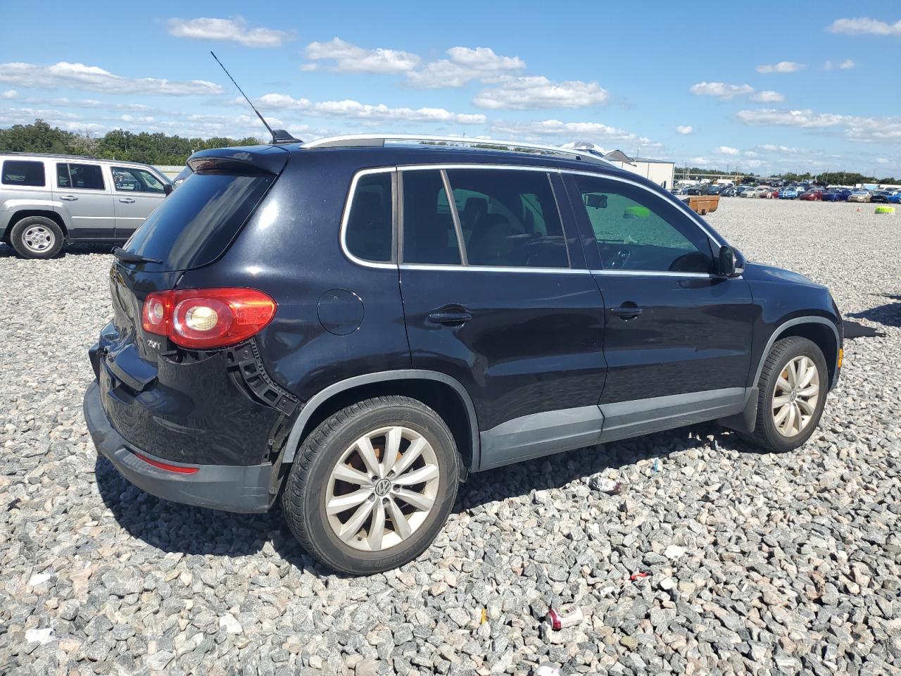 2011 VOLKSWAGEN TIGUAN