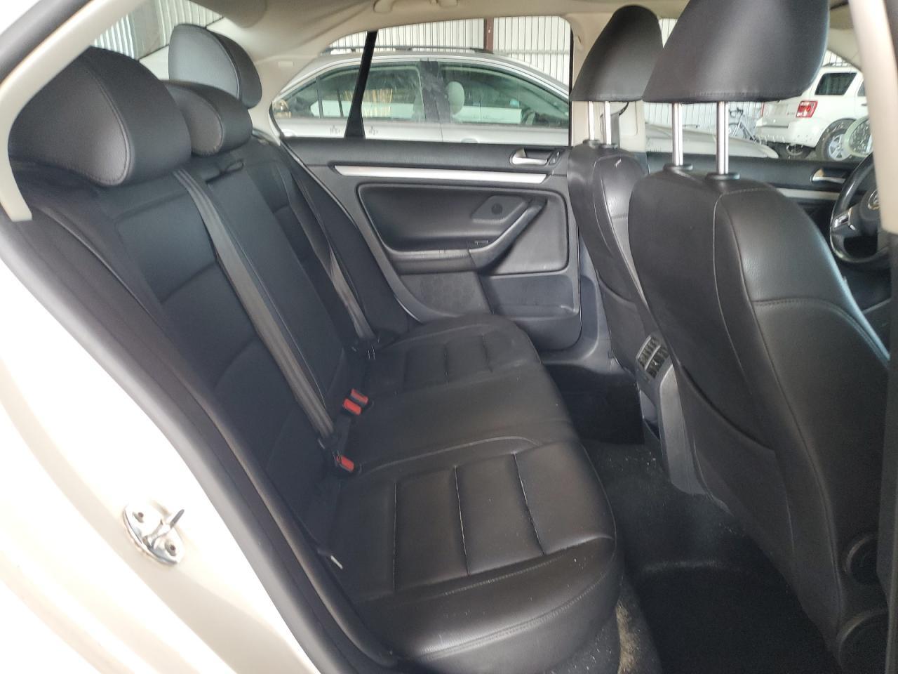 2010 VOLKSWAGEN JETTA