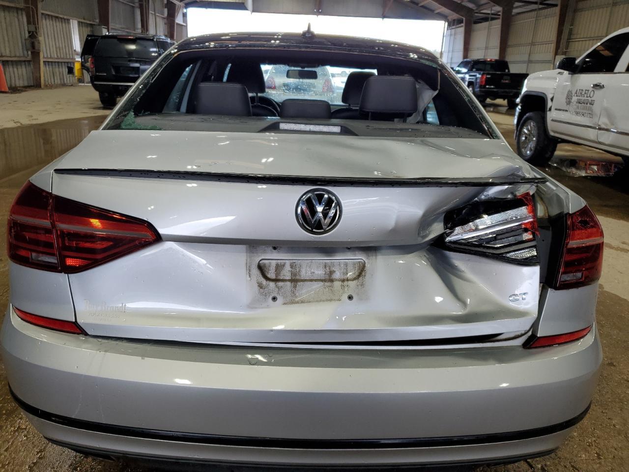 2018 VOLKSWAGEN Passat