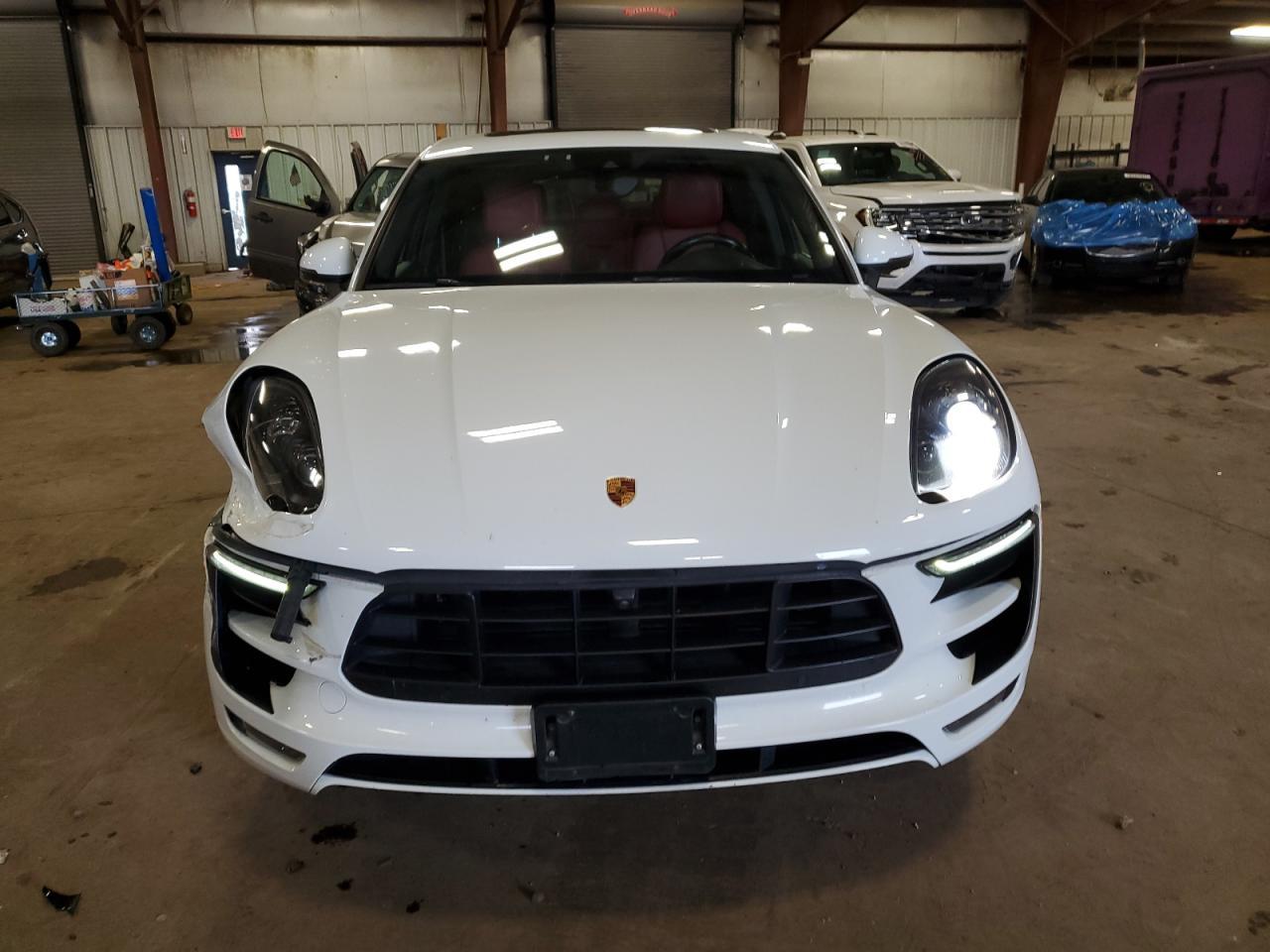 2017 PORSCHE Macan