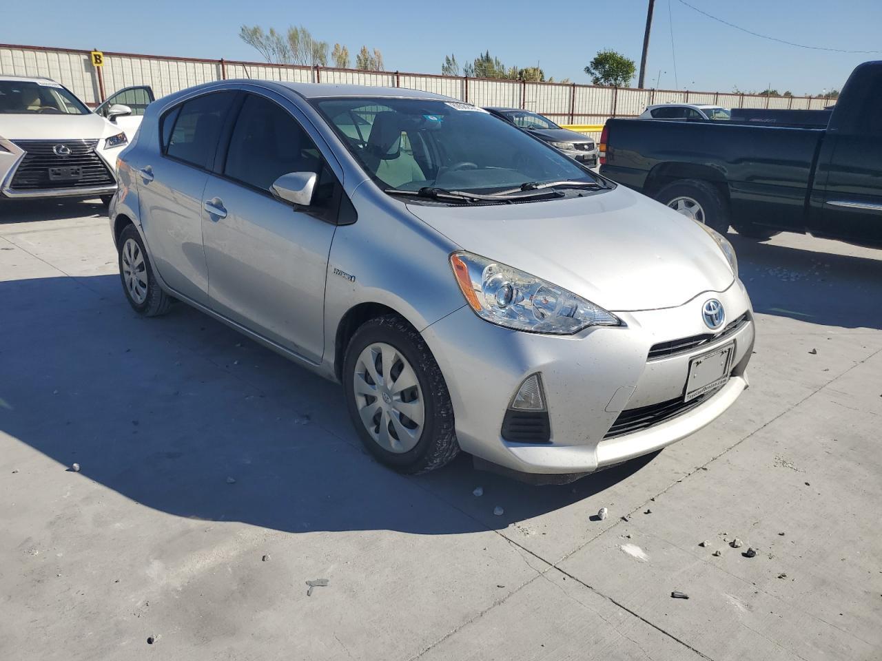 2014 TOYOTA Prius c