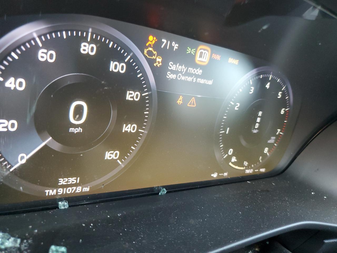 2022 VOLVO XC40