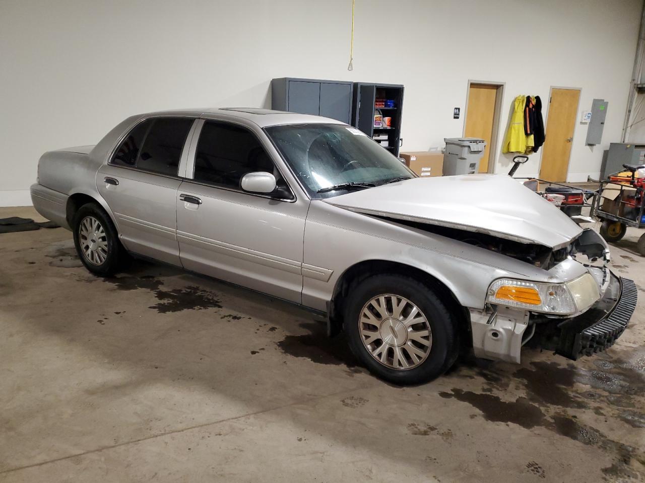 2004 FORD Crown Victoria
