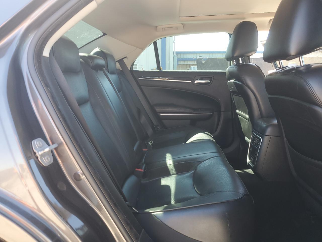 2019 CHRYSLER 300