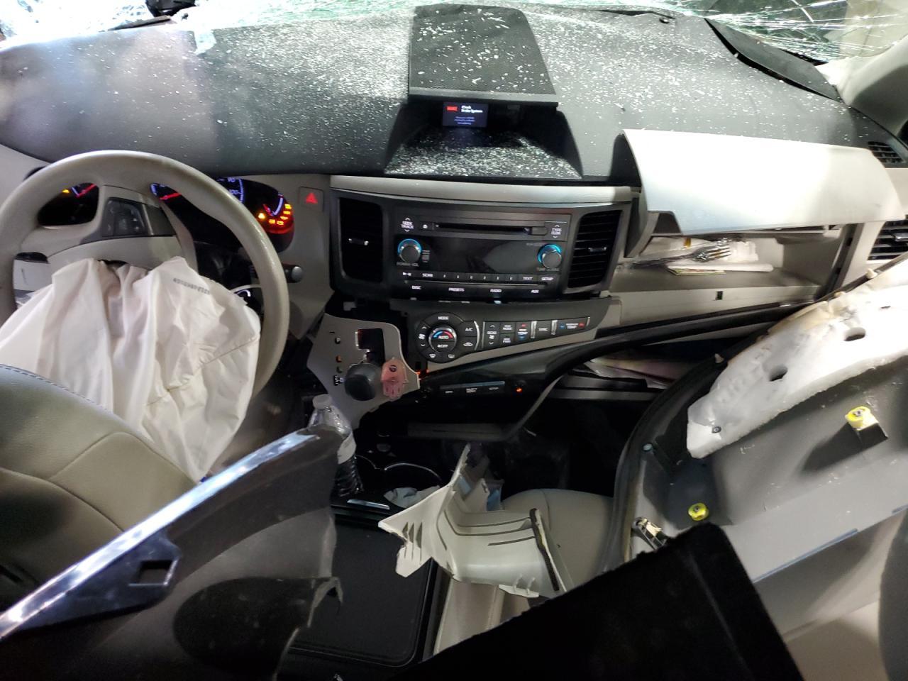 2014 TOYOTA SIENNA