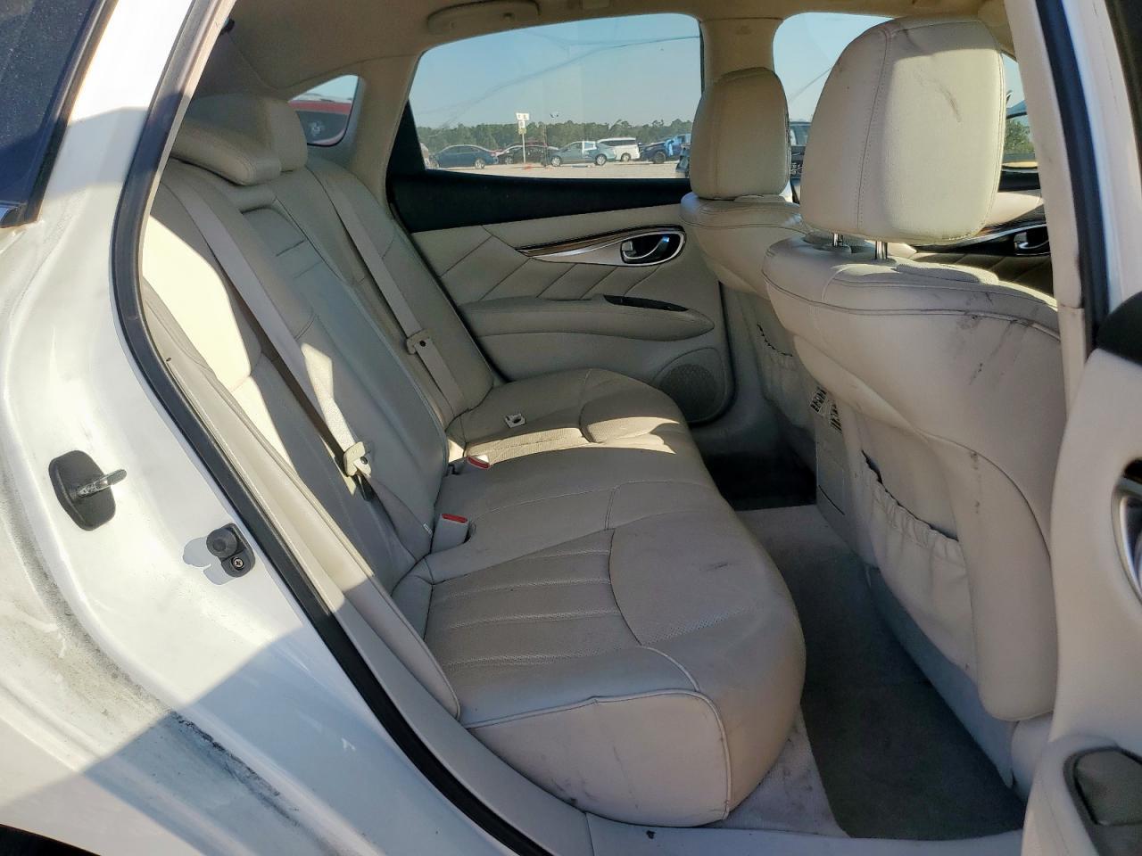 2011 INFINITI M37