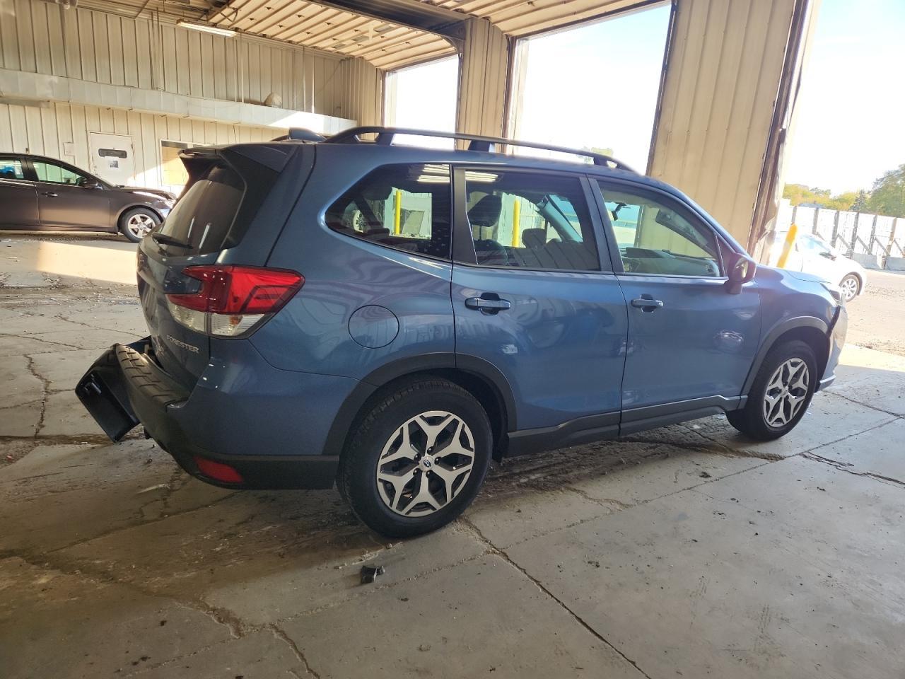 2022 SUBARU FORESTER