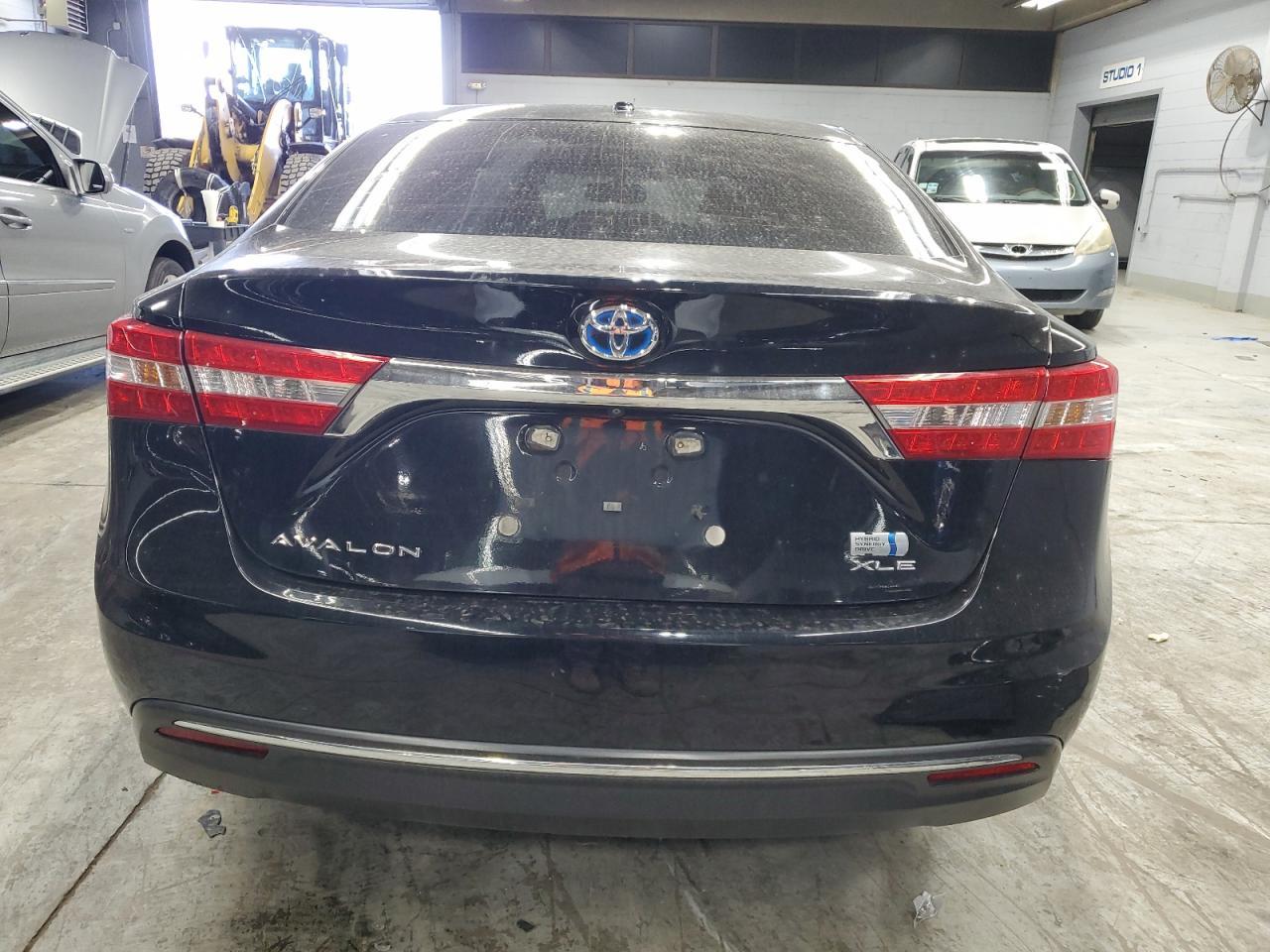 2013 TOYOTA Avalon