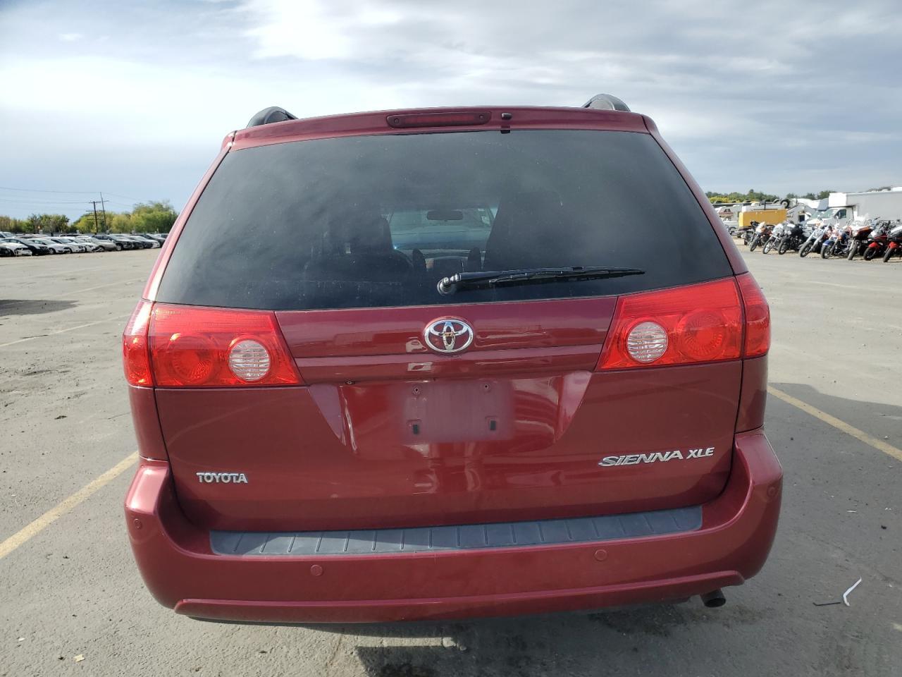 2010 TOYOTA SIENNA