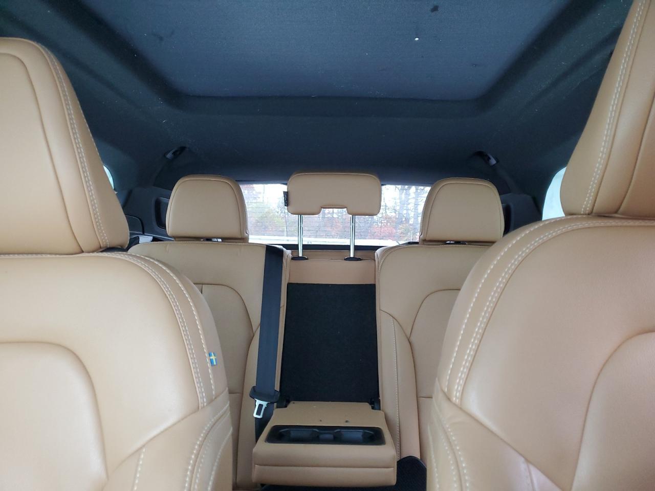 2021 VOLVO XC40