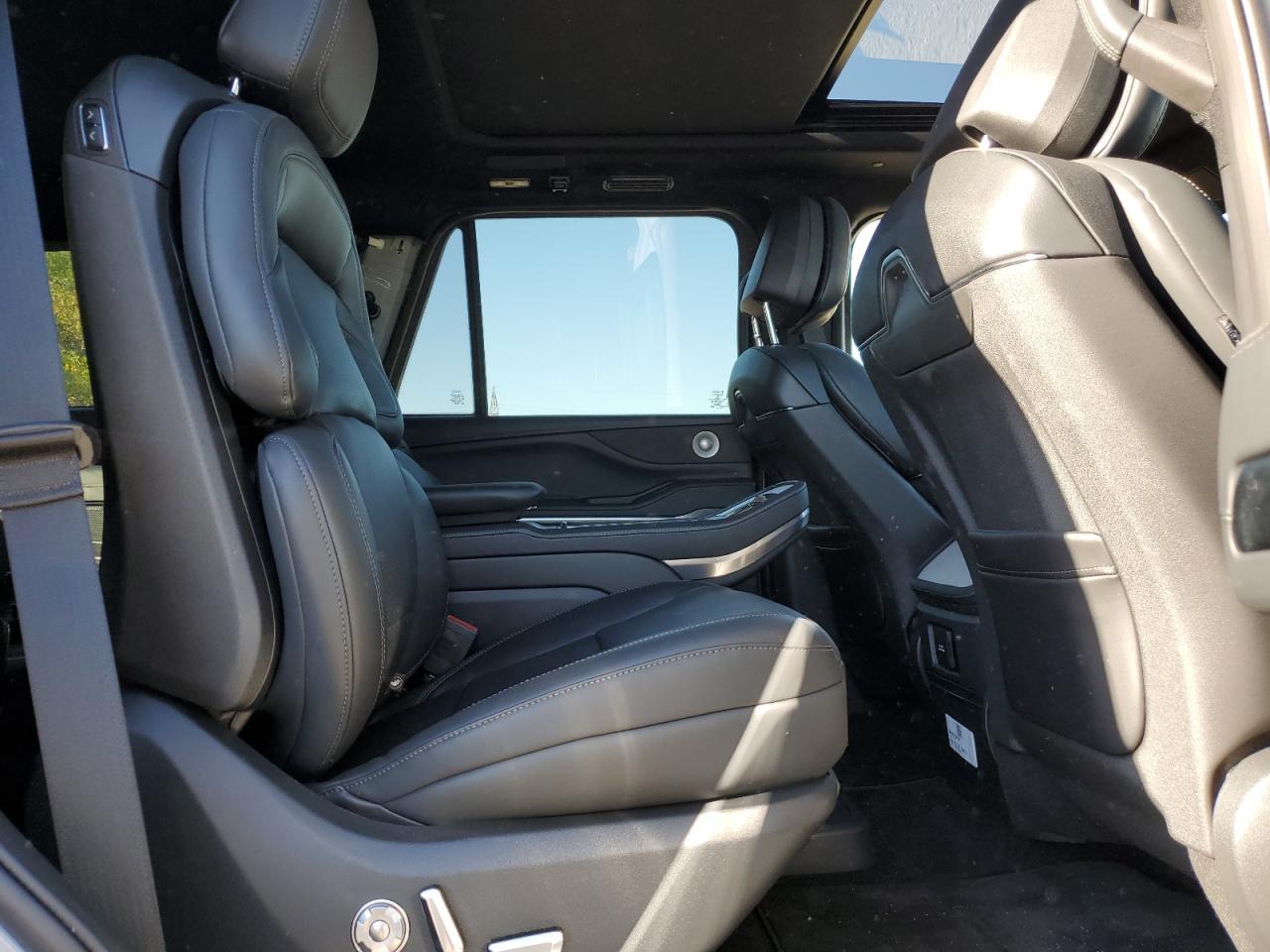 2025 LINCOLN Navigator